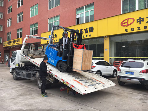 廈門電動叉車公司，銷售比亞迪電動叉車2.5噸一臺